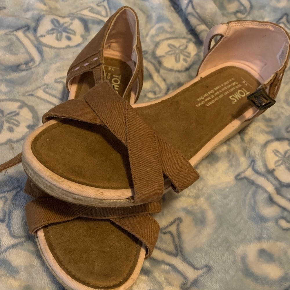 TOMS Women's Tan Sandals
